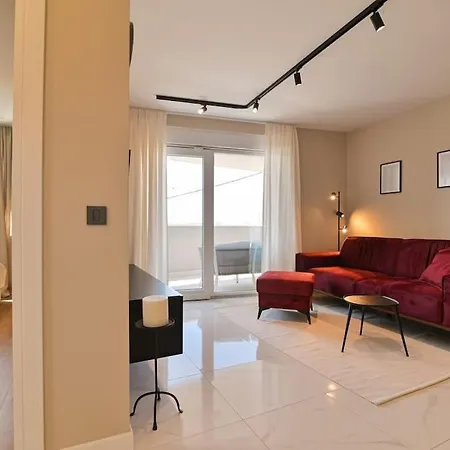 Noir Design Apartment *