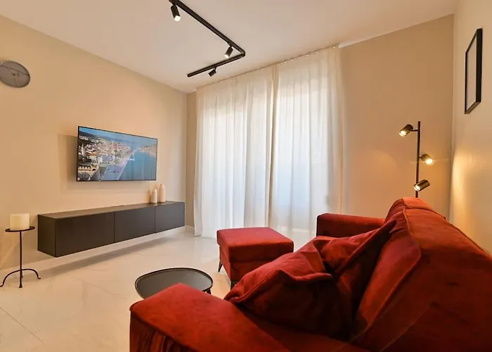 Noir Design Apartment *