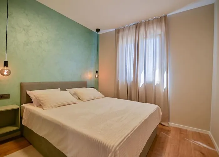 Noir Design * Trogir