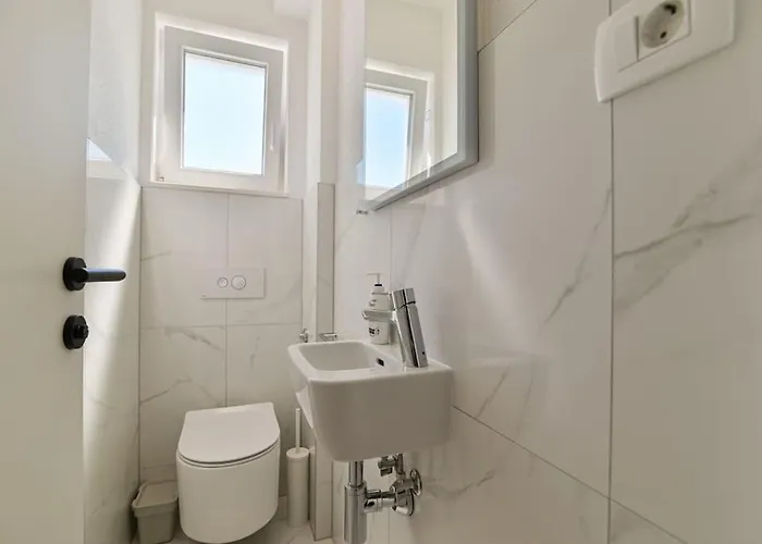 Apartment Noir Design Trogir