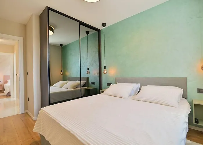 Noir Design Apartment