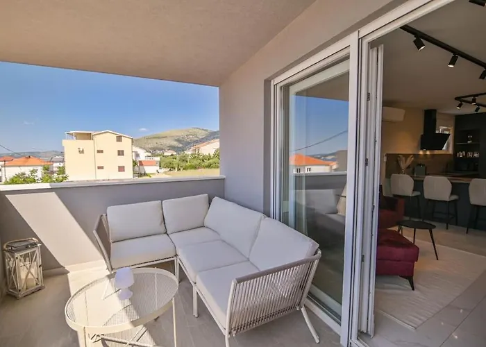 Noir Design Apartment Trogir